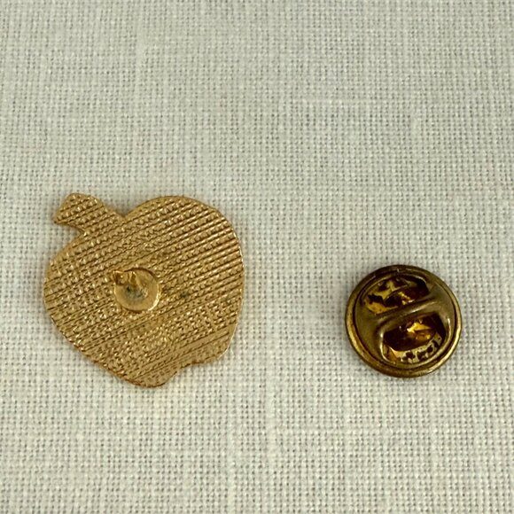 Apple Shaped Metal Enamel Pin I Make The Difference Teacher Appreciation PInback - Picture 3 of 5